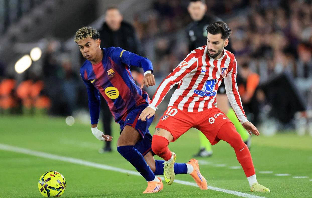 张佳玮：雷霆连败马刺&约基奇砍神话三双 MVP之争越来越有意思了（雷霆遭连败马刺爆冷，约基奇再砍神迹三双，MVP之争更添悬念）