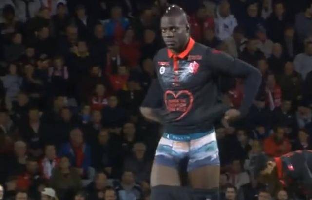 公牛半场三分13中3，吉迪10+5+5咬住比分