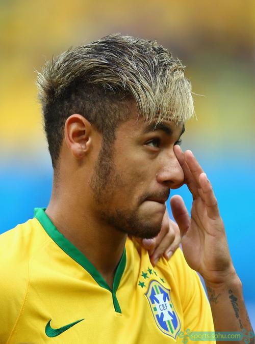 篮球篮网主力球员赛后受媒体采访（篮网队主力球员赛后接受媒体采访）