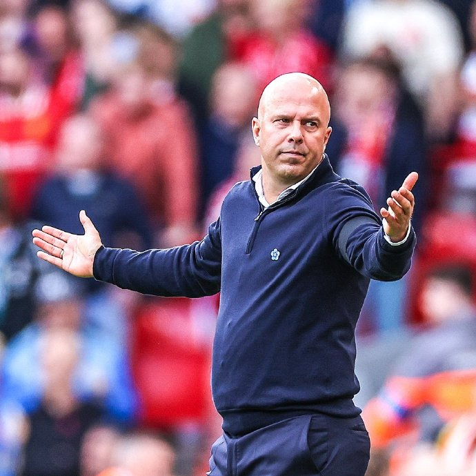 普荷斯在 2001 年新秀赛季即缴出 .329 打击率与 37 轰，开启了他在圣路易斯的十年统治